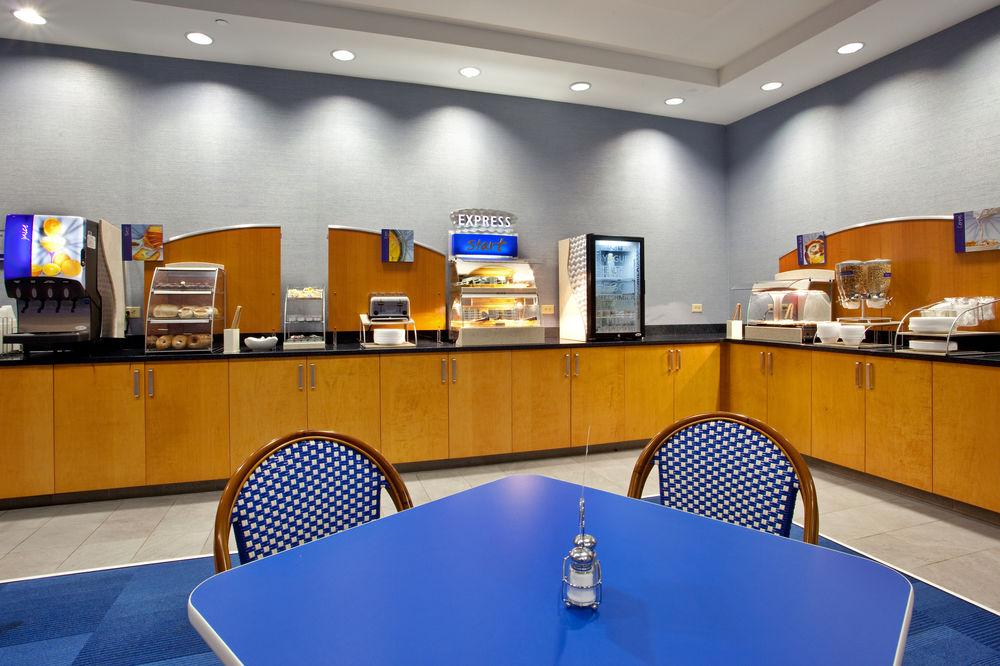 Holiday Inn Express Hotel & Suites Norfolk Airport By Ihg Zewnętrze zdjęcie